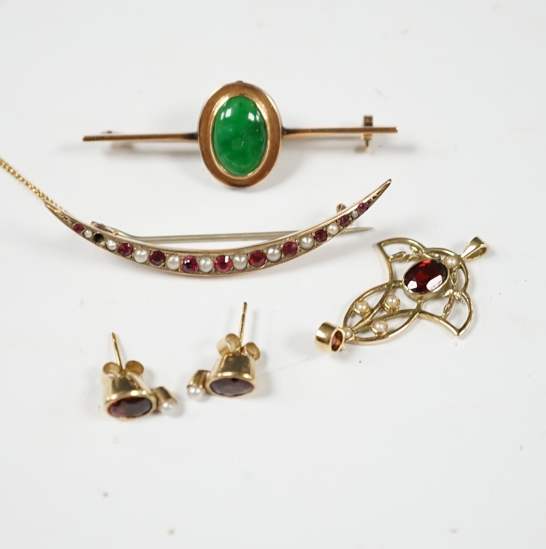 Sundry jewellery including a 9ct and gem set crescent brooch, 51mm, a 9ct, garnet and seed pearl set pendant, a 14ct and jade set bar brooch and a pair of gem set ear studs. Condition - fair to good